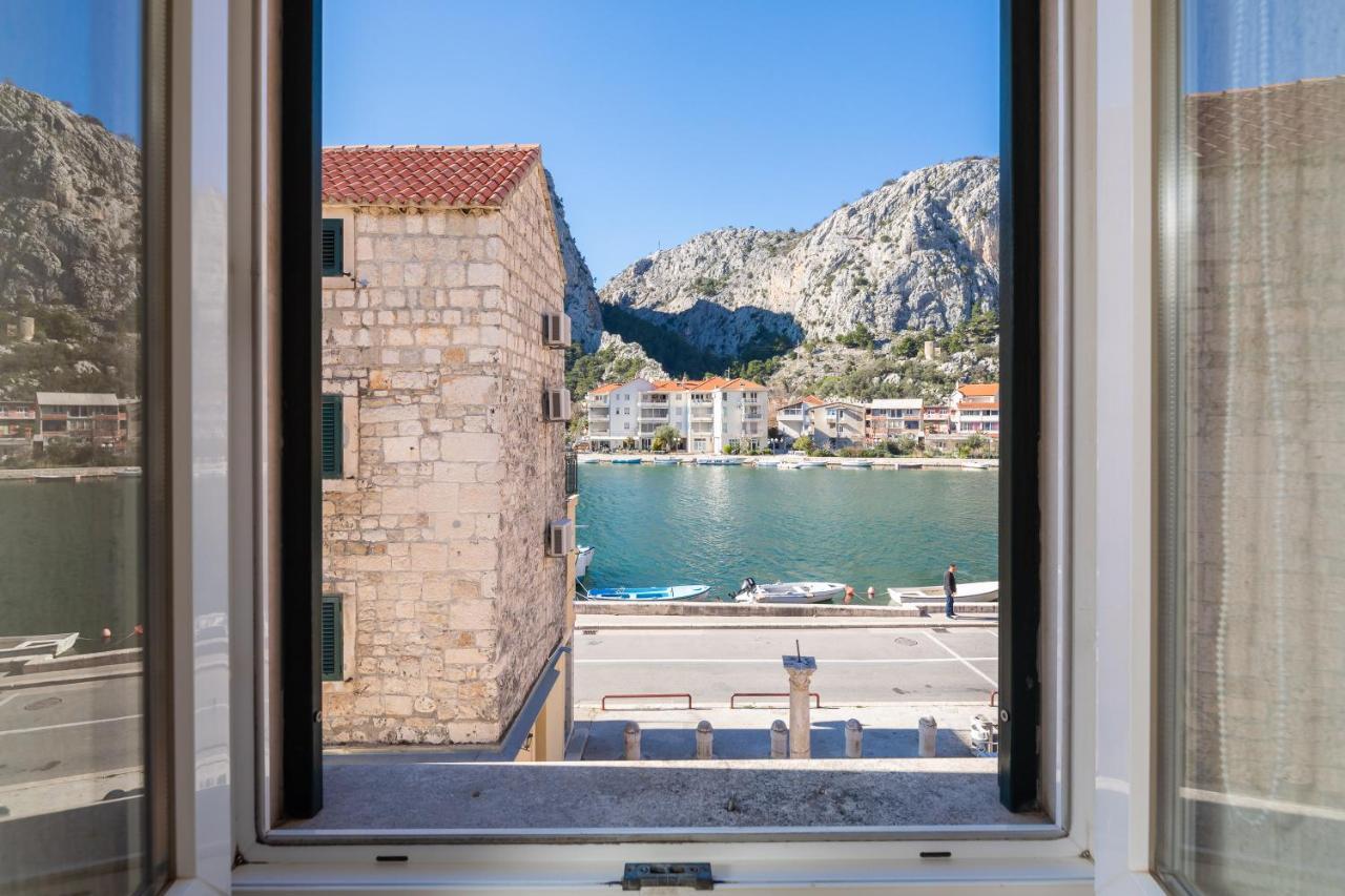 Central Alley Omiš Eksteriør bilde