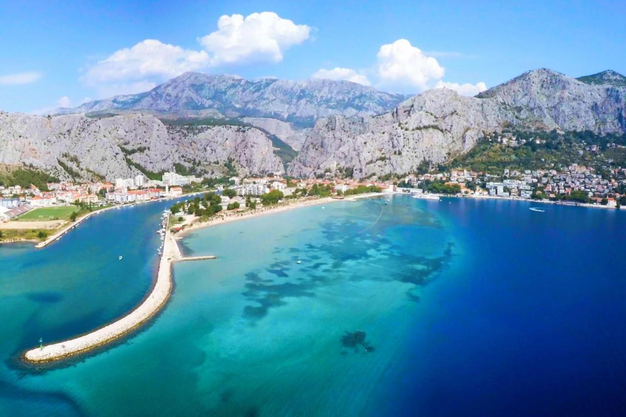 Central Alley Omiš Eksteriør bilde