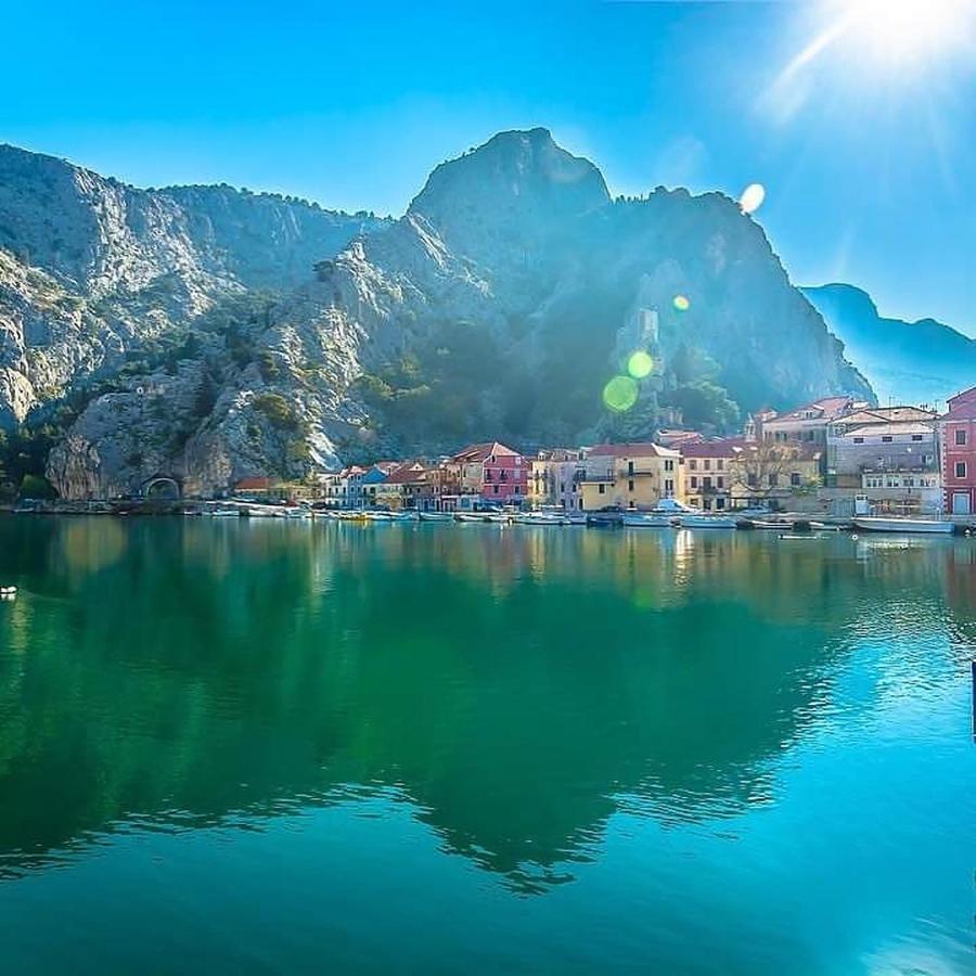 Central Alley Omiš Eksteriør bilde
